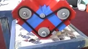 Построили двигатель V8 из Lego