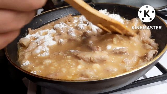 Гуляш  из свинины с подливкой  похожий как в СССР . рецепт простой .