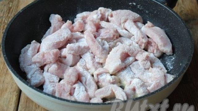 Бефстроганов из свинины со сметаной