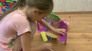 Джунгарский хомяк. ХОМЯК бегает в колесе. ХоМяК в лабиринте из лего. Хомяк в домике Видео для детей