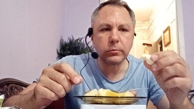 ASMR ИТИНГ. КУШАЮ СОСИСКИ С КАРТОШКОЙ И ПОМИДОРЧИКАМИ ЧЕРРИ смотреть онлайн