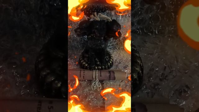 ОЗОН. Свеча Талисман Цербер. Код товара: 1207534374 - 685 рублей.
