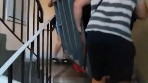 Транспортировка пианино по лестнице