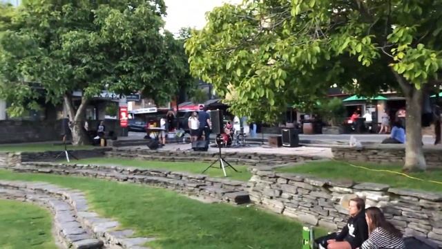 Переехал в Новую Зеландию с женой и сыном в 35 лет. Было трудно, но я не пожалел. смотреть онлайн