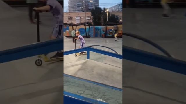 Наша трюковая трасса в Омске. для самокатов и bmx.  Дальше будем усложнять)