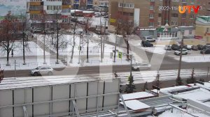 В Уфе на улице Менделеева грузовик скатился с горки и протаранил 4 авто