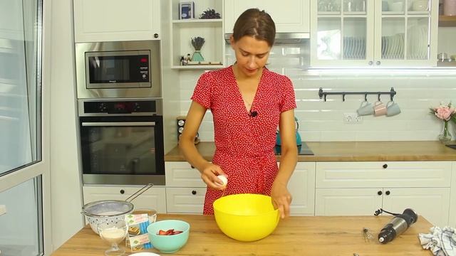 ЛЕТНИЙ ПИРОГ с клубникой - ВКУСНО И БЫСТРО! смотреть онлайн