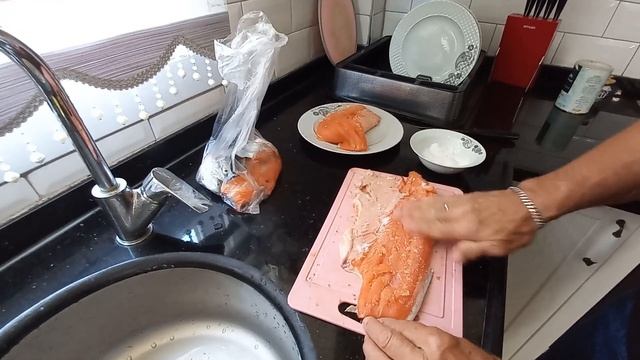 Слабосолёный лосось за сутки. Готовит МУЖ!! Пальчики оближешь! Турция. Мерсин.