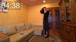 Как за 10 минут накачать плечи в домашних условиях без гантель