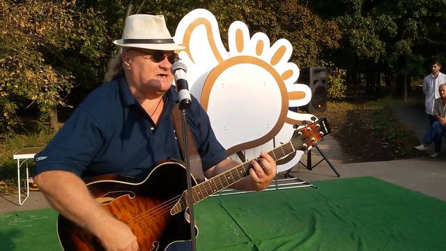 Андрей Красовский (автор песни) - Хороших вам друзей (День города на Щукинской - 2018) смотреть онлайн