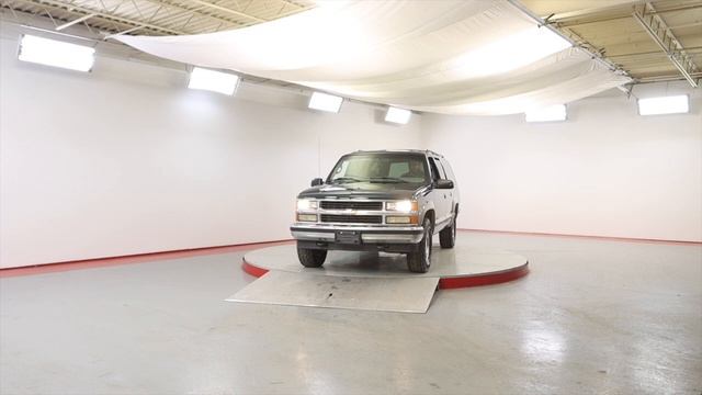 1999 CHEVROLET SUBURBAN 1500 смотреть онлайн