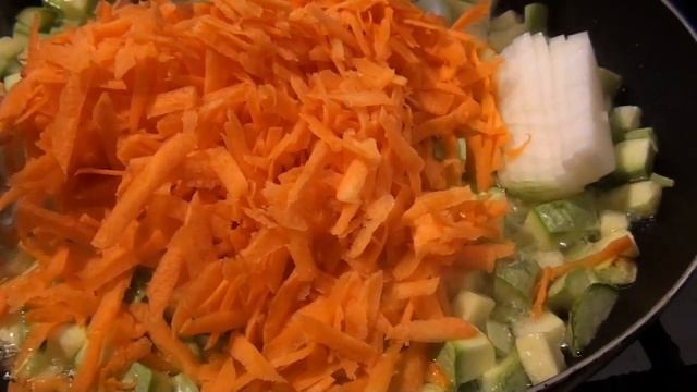 ТУШЕНАЯ КАПУСТА С КАБАЧКАМИ. НУ ОЧЕНЬ ВКУСНОЕ БЛЮДО!