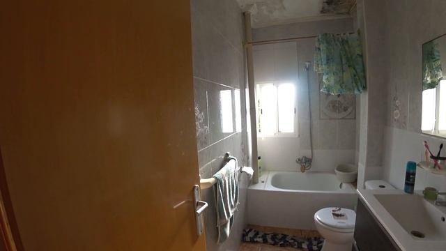 Самая дешевая квартира в Валенсии у моря в продаже. 45 000 евро. А в чём подвох? смотреть онлайн