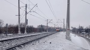 тепловоз ТЭП70БС-306 следует резервом