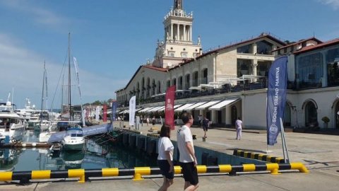 Сочи морпорт. Прогулка в солнечный день. Роскошные пальмы. Набережная Сочи летом. Сквер Петра1. 202