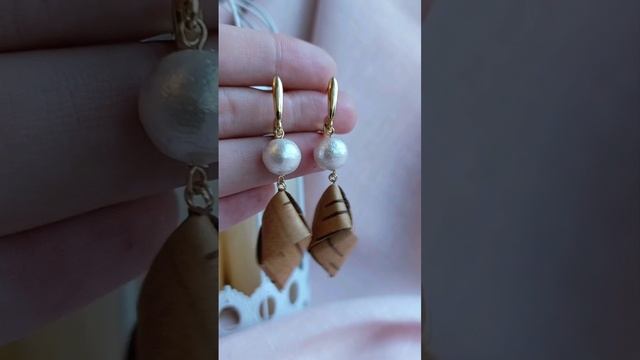 Серьги ручной работы из бересты и хлопкового жемчуга