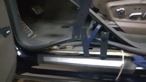 Демонтаж накладки порога AUDI Q7_4M.