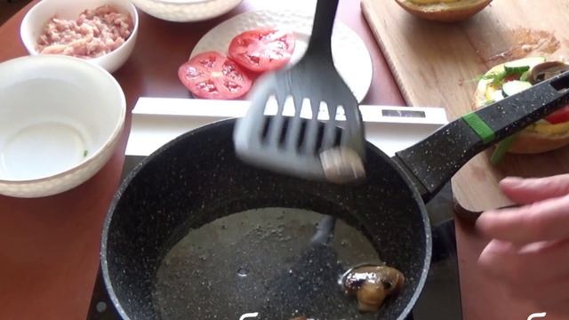 Гамбургер с котлетой из индейки.mp4