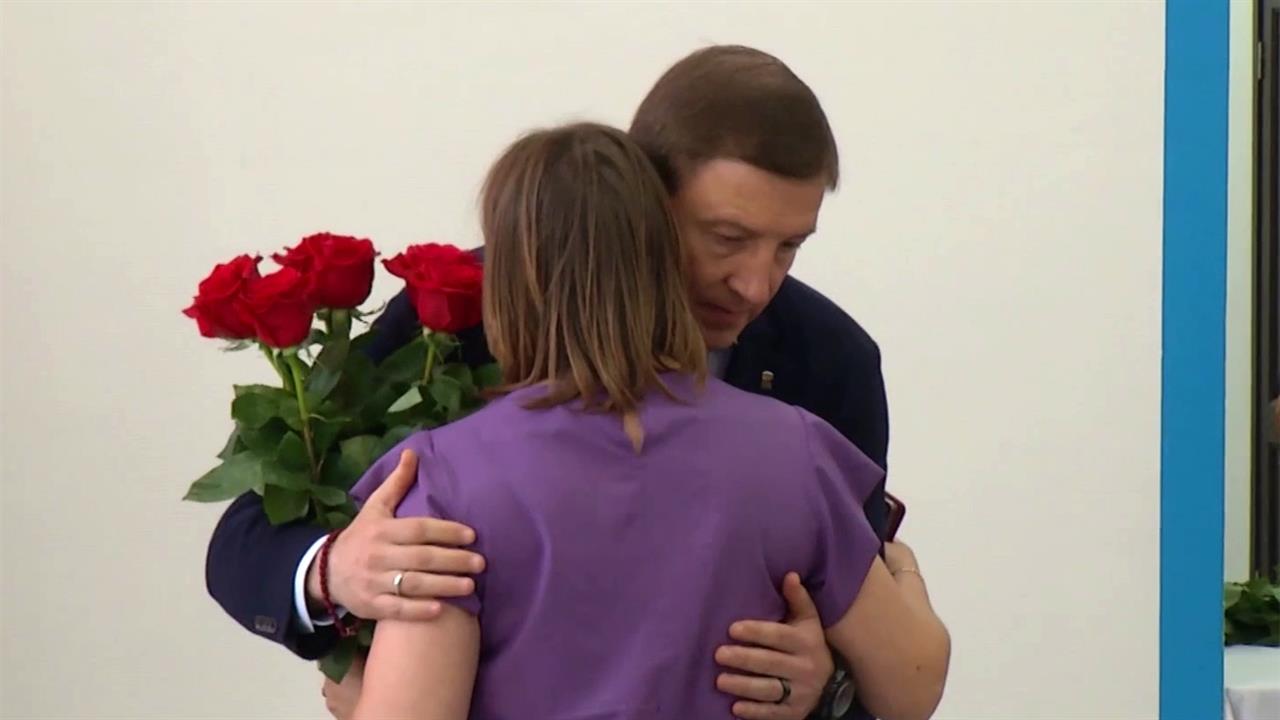 В Астрахани награды Героев России, погибших в зоне спецоперации, вручили их семьям