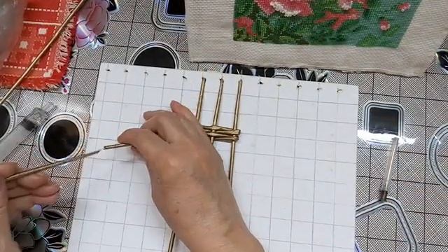 Как сделать рамочку золотыми трубочками из бумажной лозы смотреть онлайн