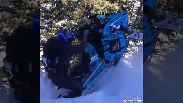 Как надо уметь катать на снегоходе!!! смотреть онлайн
