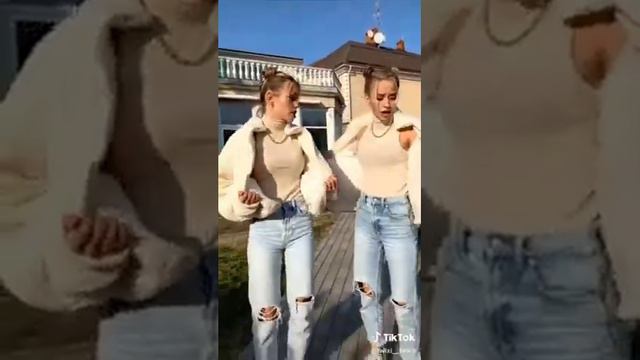 Тик Ток близняшки