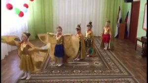 Танец девочек в детском саду "Жар-птица"