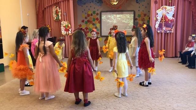 Праздник осени. Детский сад 100. Новосибирск. Группа Звездочки. 21.10.2020 смотреть онлайн