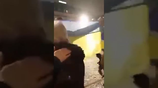 В Германии чубатые бешенцы взяли в котел немецких бабушек. смотреть онлайн