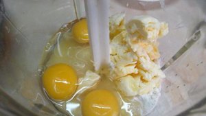 Бисквитный пирог с малиной