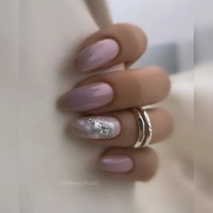 Модный дизайн ногтей 2023