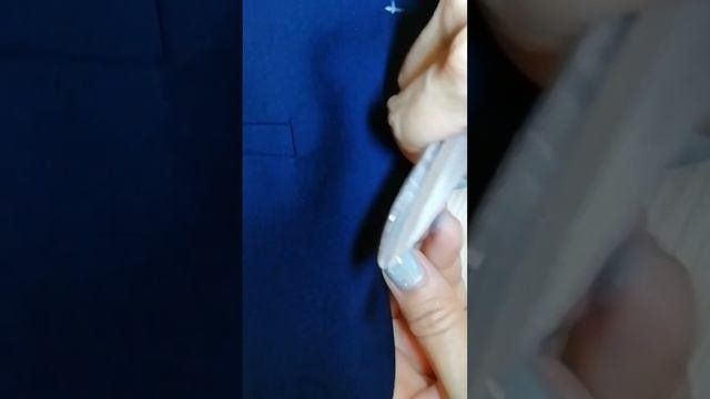 Пришить пуговицу легко, покажу два способа. Без узелков и закрепок на лицевой и изнаночной стороне.