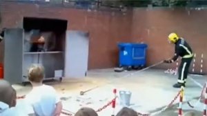 Что будет если тушить масло водой ?