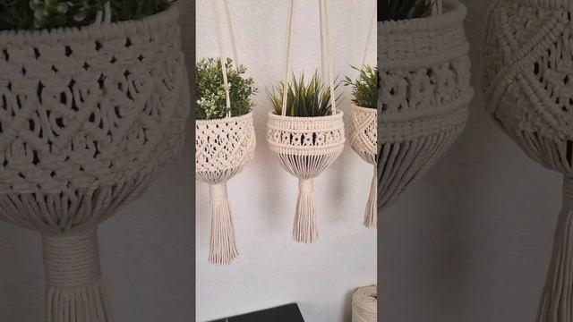 Уютные подвесы в технике макраме?#макраме #macrame #макрамедекор #кашпо #подвесмакраме #кашпомакрам