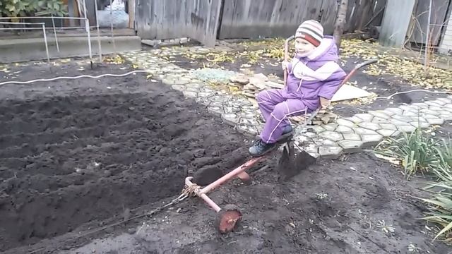 Вспашка огорода.The ploughing  electrical  winch
