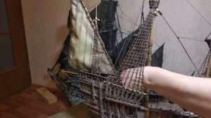 Установка кормового паруса на модель корабля Санта Мария