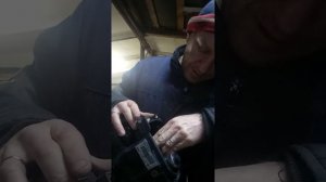 как зафиксировать лампочку в фаре пассат б6