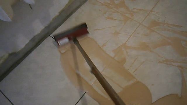 Быстро затереть плиточные швы шваброй для окон смотреть онлайн