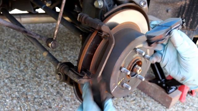 How to replace brake pads on a Toyota Highlander / Kluger смотреть онлайн