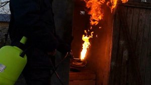Самодельный огнемет из садового распылителя (DIY)