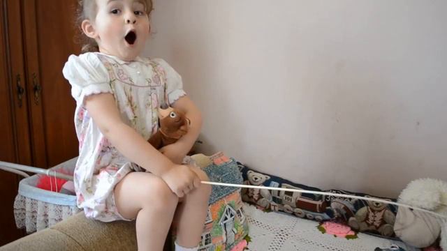 Маленькая ведьмочка, колдует  Видео для детей  Развлечения и игры