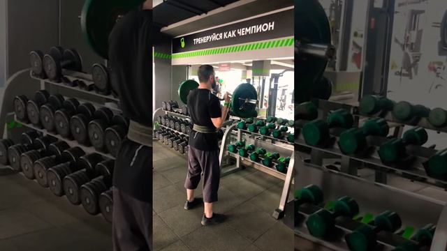 Подъем на бицепс ? ЕZ штангой 35 кг смотреть онлайн