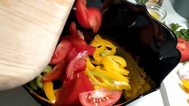 Гости всегда будут просить у вас рецепт такого салата | Теплый овощной салат из баклажанов смотреть онлайн