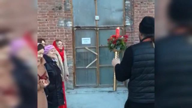 Благодатный огонь прибыл в Успенский собор Екатеринбурга смотреть онлайн