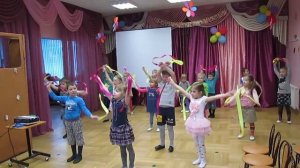 Старшая группа (танец с ленточками)