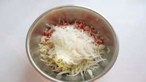 Салат из свинины с маринованным луком