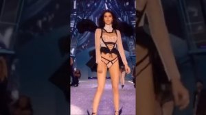 Ирина Шейк/Белла,Джиджи Хадид/ Кендалл Дженер и другие модели V.S.