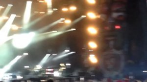 Matt Bellamy slips up on stage - Muse - Download Festival 2015