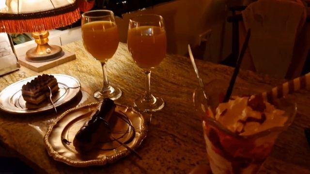 Эстония.Тарту.Ратушная площадь.Кино под открытым небом.Французское кафе-шоколатерия   Pierre.Влог