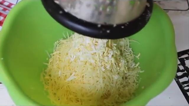 Лепешки с сырной начинкой.Рецепт на скорую руку.